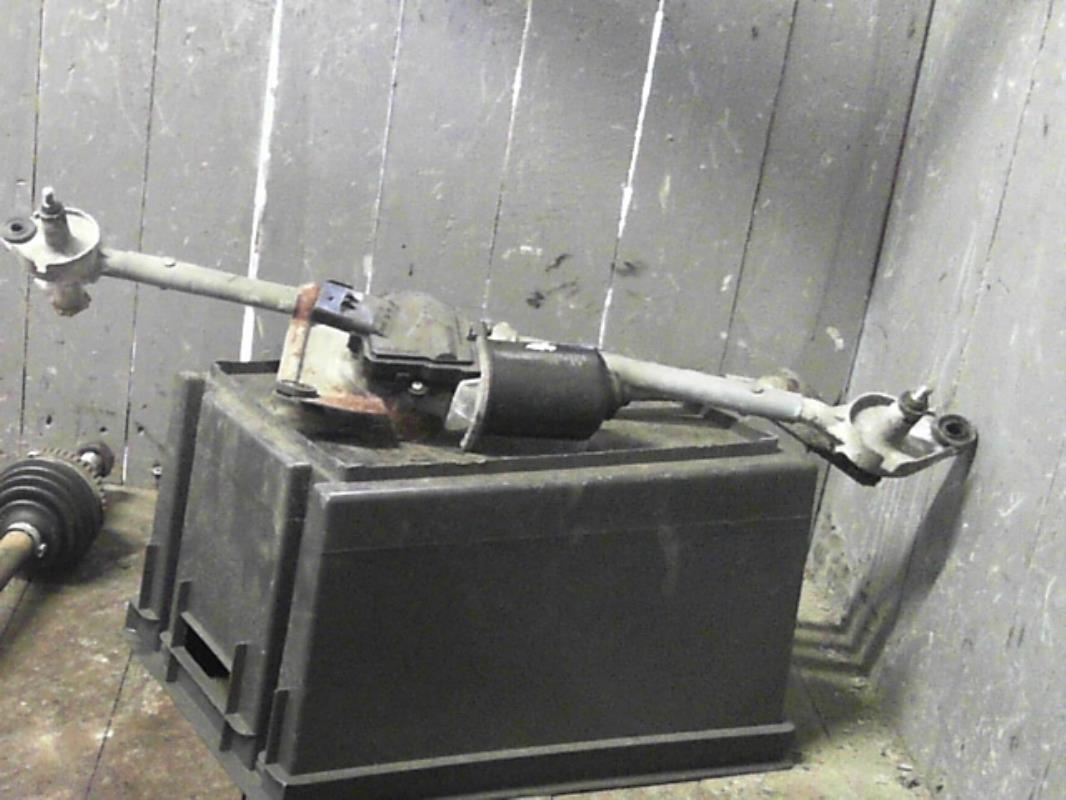Moteur essuie glace avant