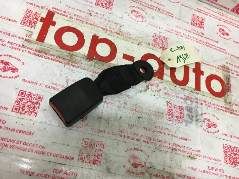 Attache ceinture arriere droit