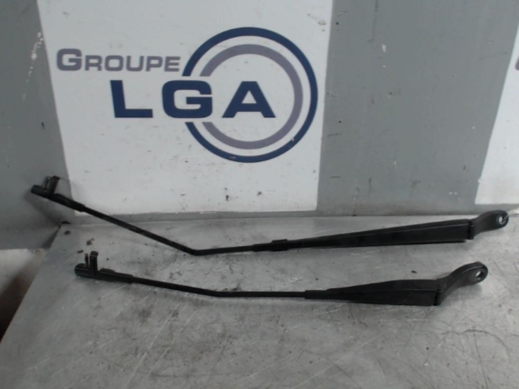 Bras essuie glace avant