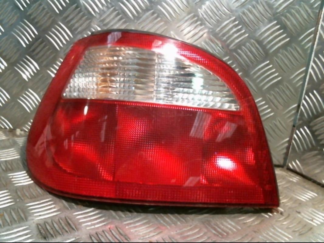 Fanale posteriore principale sinistro (luci)