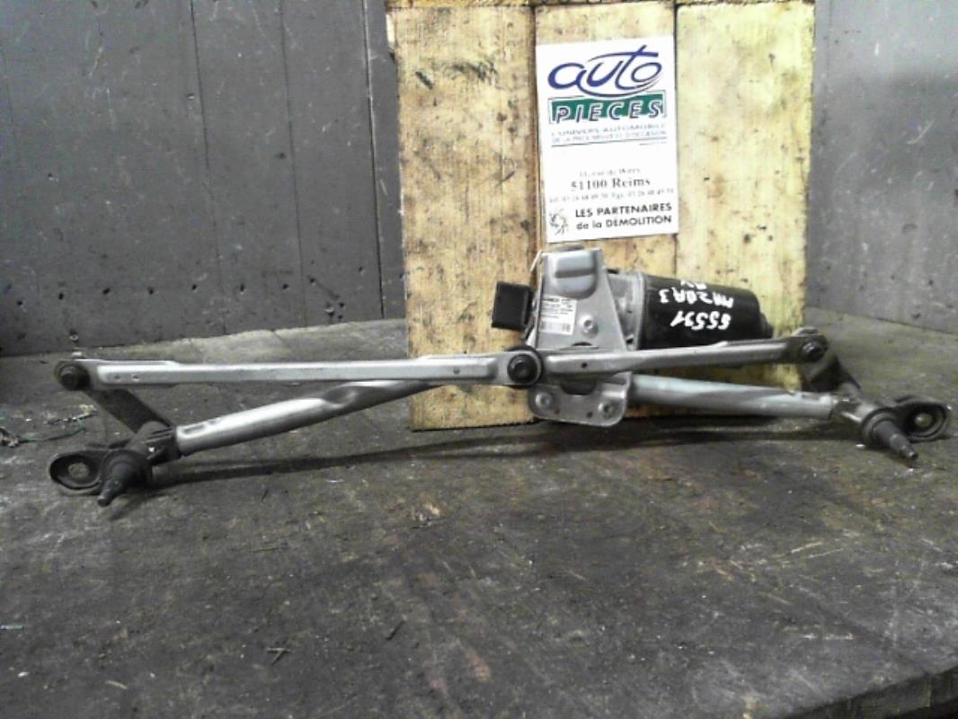Moteur essuie glace avant