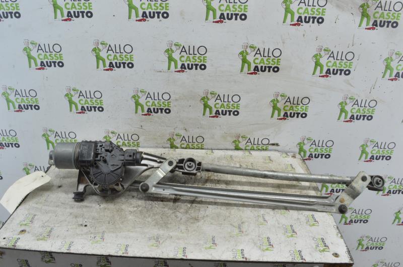 Moteur essuie glace avant