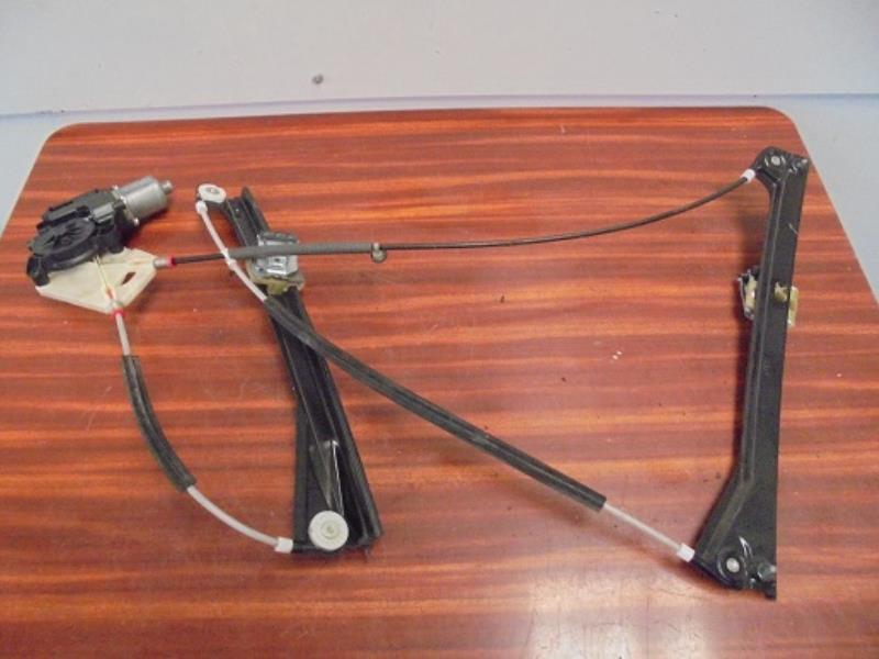 Moteur leve vitre avant droit