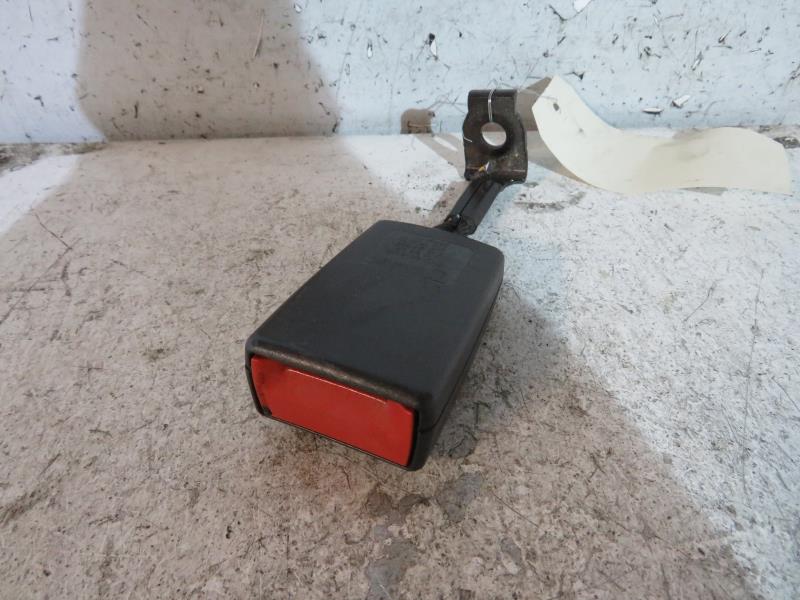 Attache ceinture arriere droit