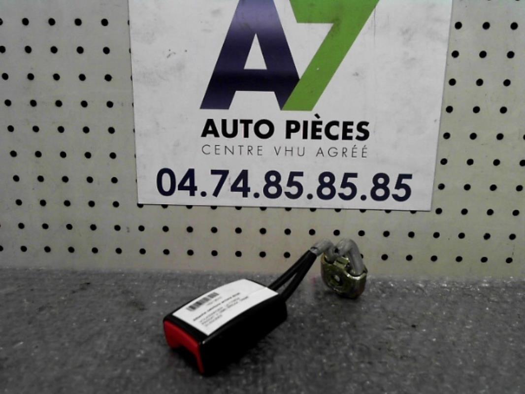 Attache ceinture arriere droit
