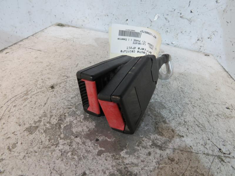 Attache ceinture arriere droit