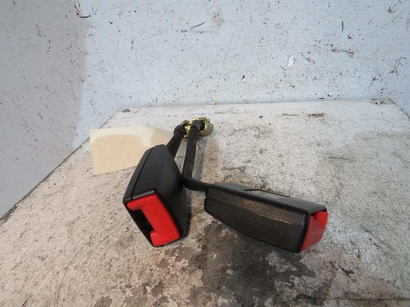 Attache ceinture arriere gauche