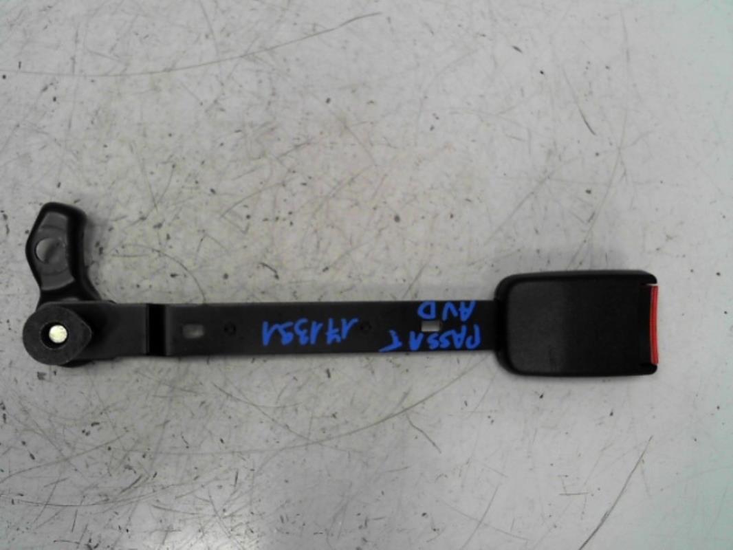Attache ceinture avant droit