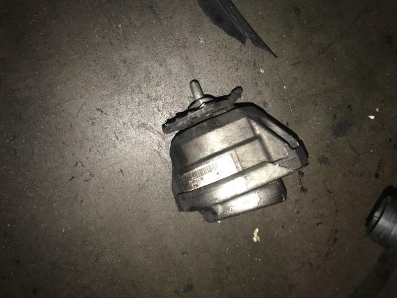 Engine mount bracket