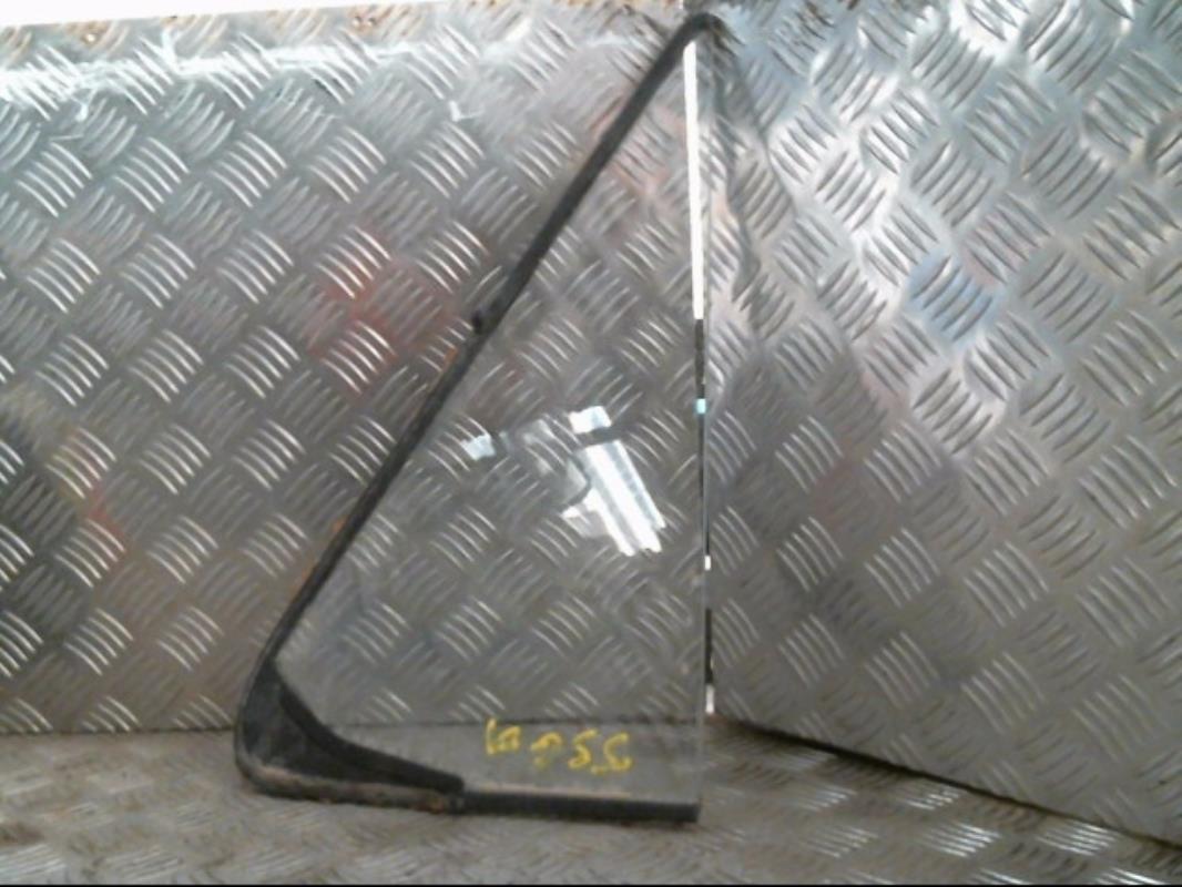 Ventanilla triangular delantera izquierda (puerta)