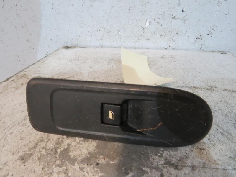 Interrupteur de leve vitre avant droit