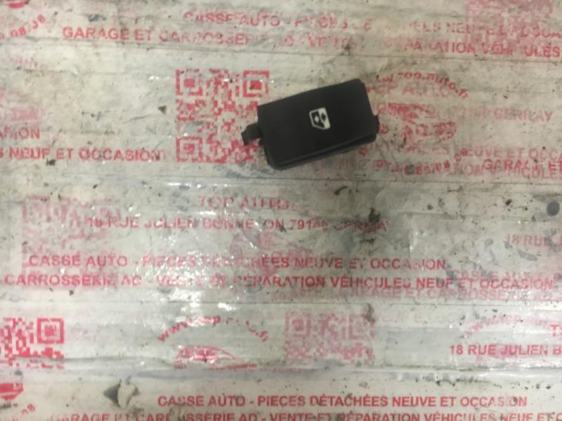 Interruptor de elevalunas delantero derecho