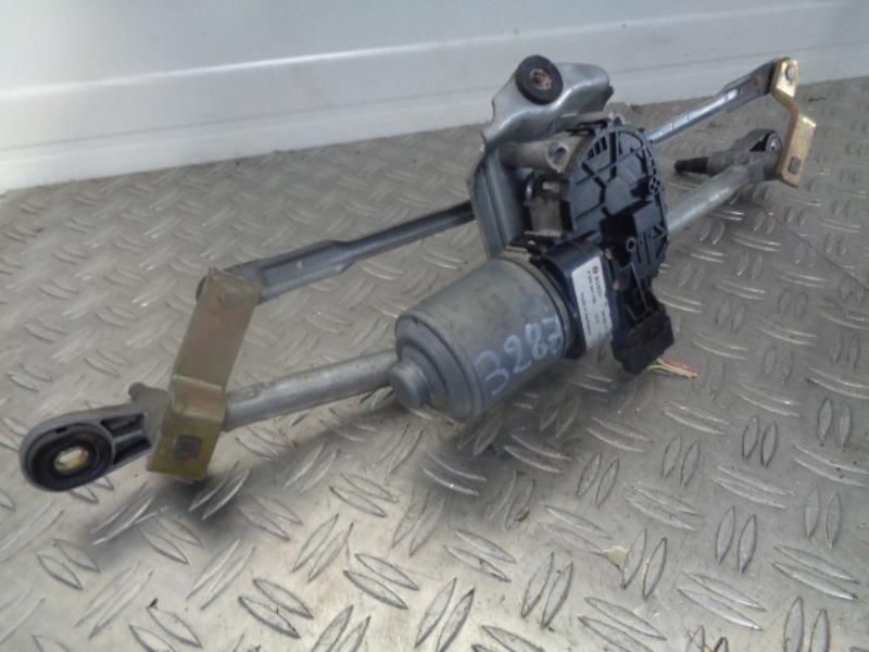 Moteur essuie glace avant