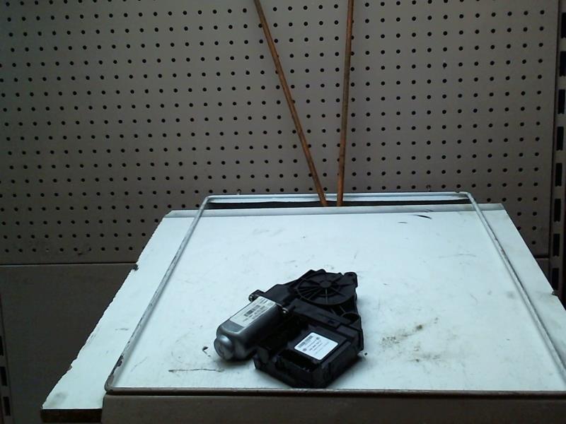 Moteur leve vitre avant droit