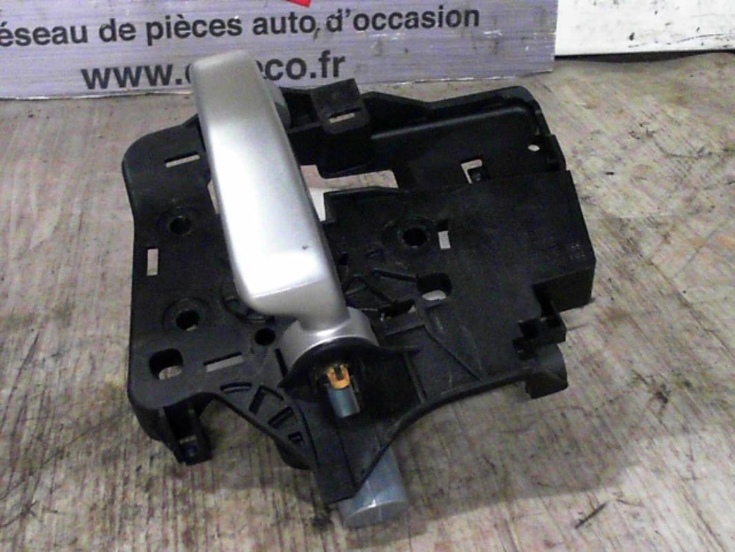 Poignee interieur porte laterale droite