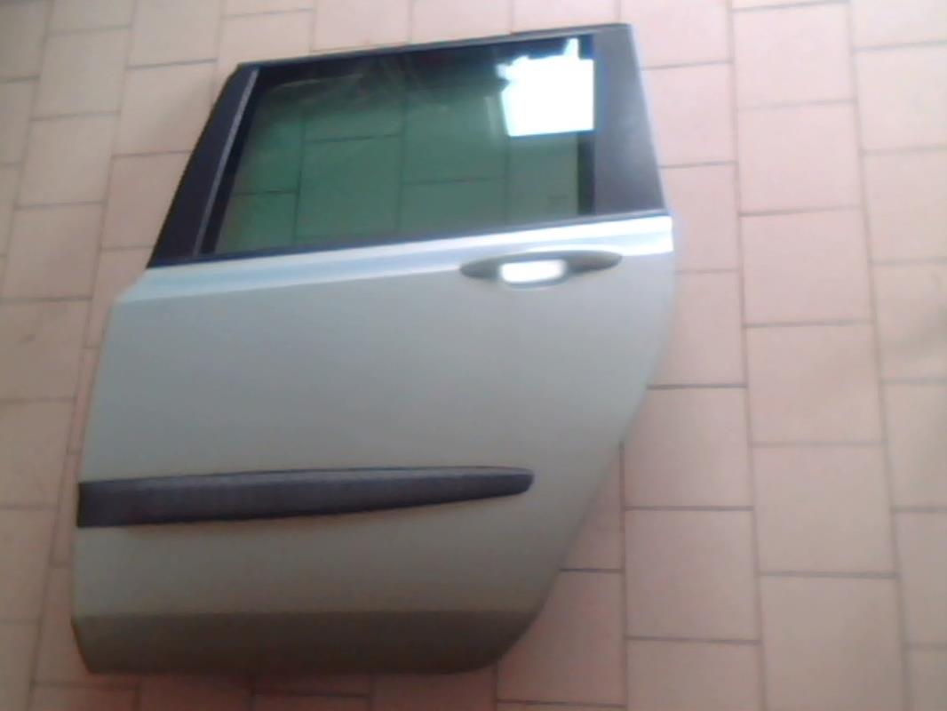 Puerta trasera izquierda