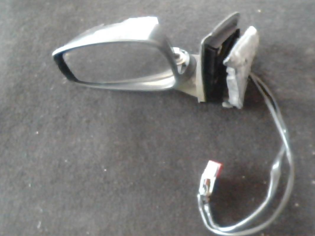 Retrovisor izquierdo