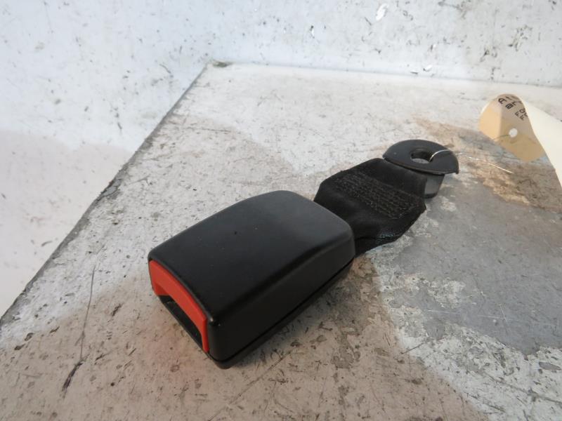 Attache ceinture arriere droit