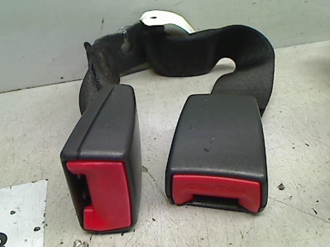Attache ceinture arriere droit