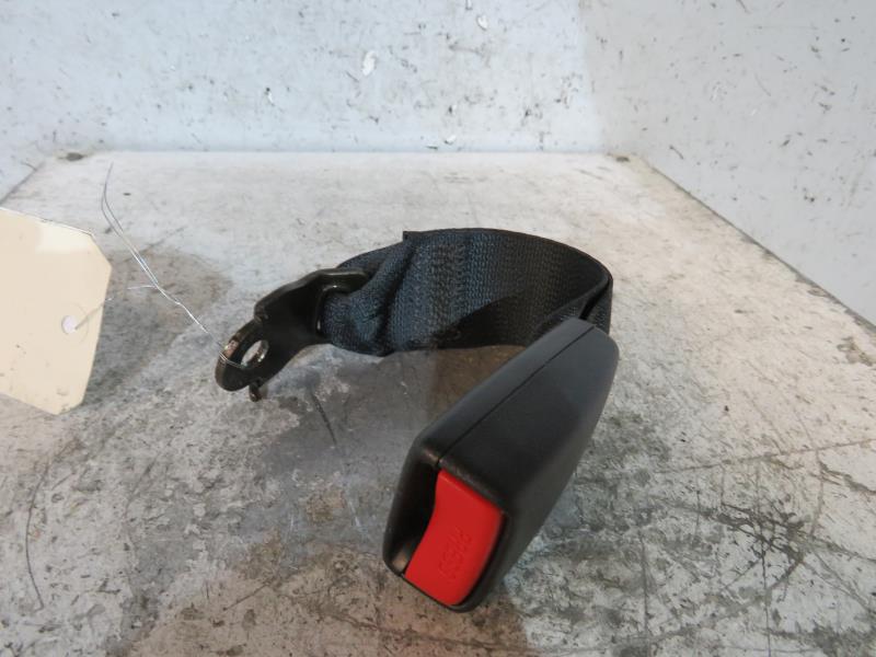 Attache ceinture arriere droit