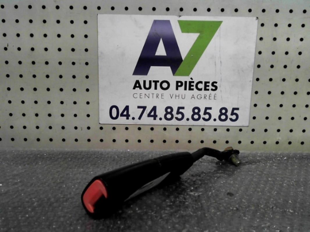 Attache ceinture avant gauche
