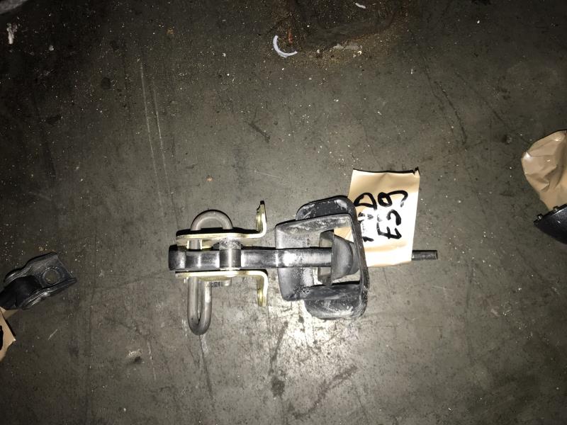 Arresto portiera anteriore destra