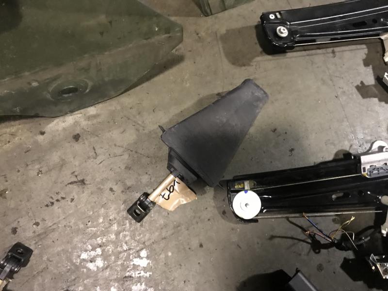 Arresto portiera posteriore destra