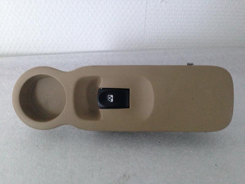 Interrupteur de leve vitre avant droit