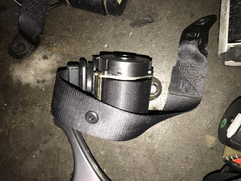 Ceinture arriere droit