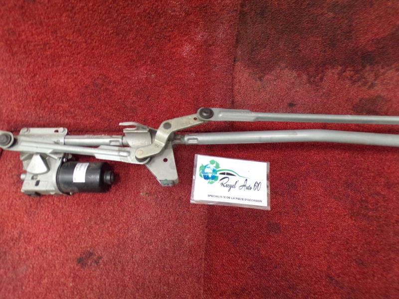 Moteur essuie glace avant