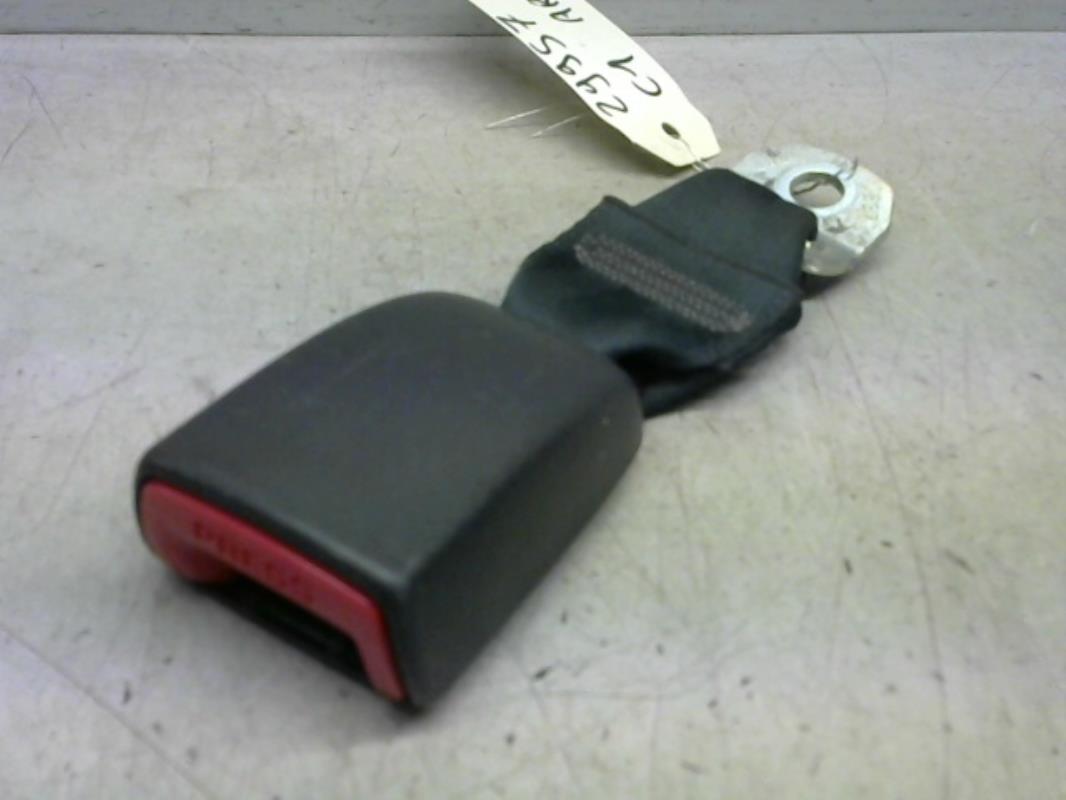 Attache ceinture arriere droit