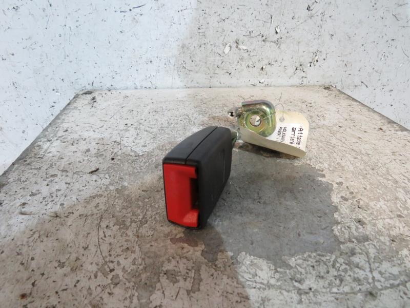 Attache ceinture arriere droit
