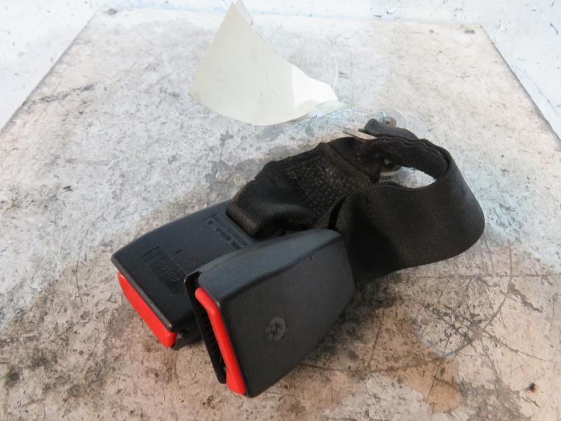 Attache ceinture arriere droit