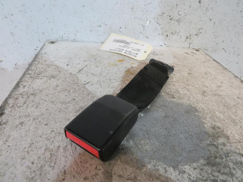 Attache ceinture arriere droit