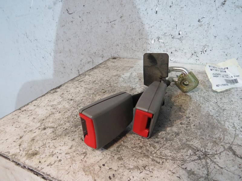 Attache ceinture arriere gauche