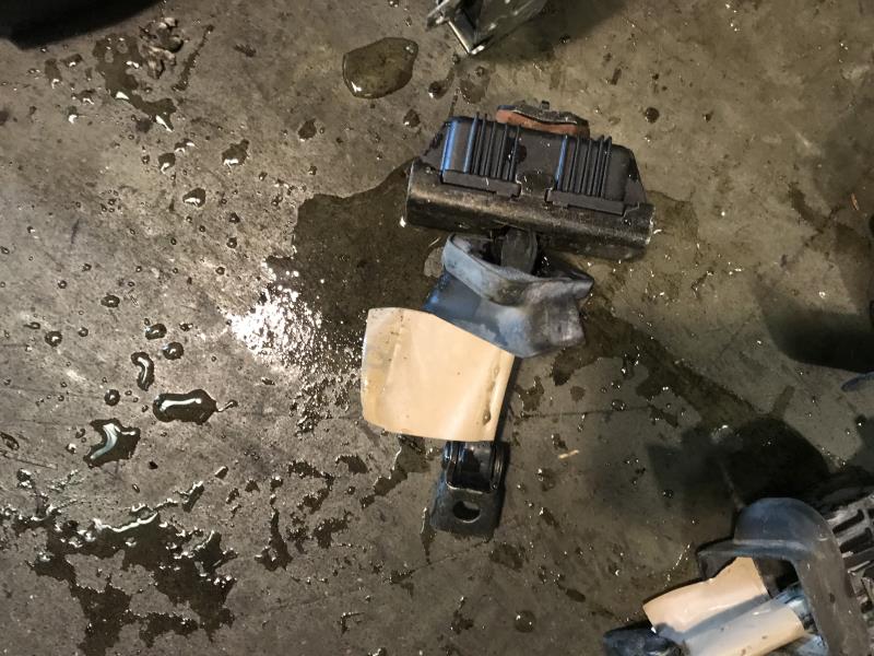 Arresto portiera anteriore destra