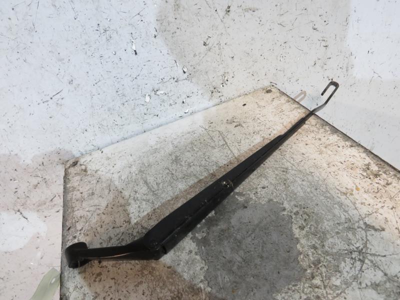 Braccio tergicristallo anteriore sinistro