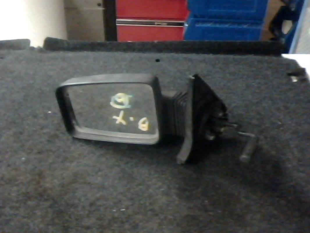 Retrovisor izquierdo