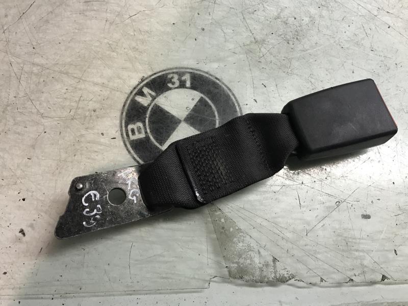 Attache ceinture arriere centrale