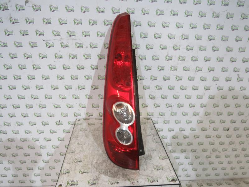 Fanale posteriore principale sinistro (luci)