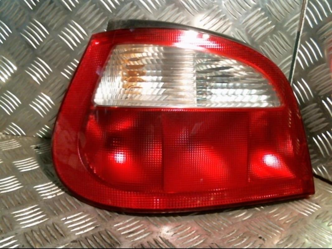 Fanale posteriore principale sinistro (luci)