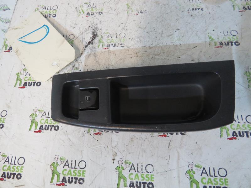 Interruttore lavacristalli anteriore sinistro