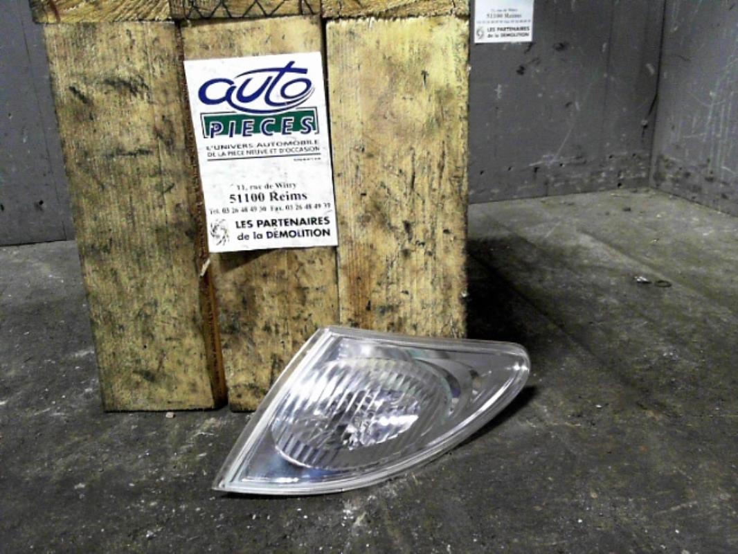 Optique avant secondaire gauche (feux)(clignotant)