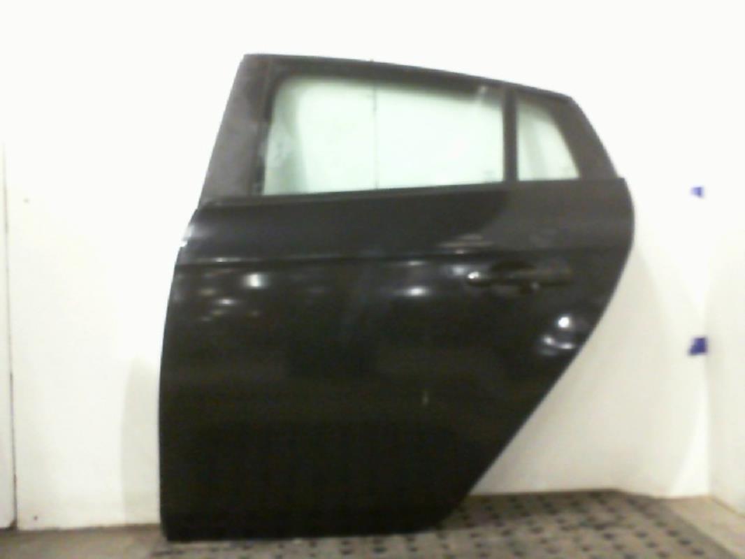 Puerta trasera izquierda