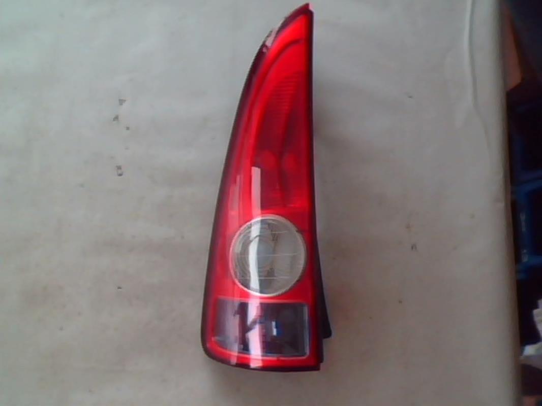 Fanale posteriore principale sinistro (luci)