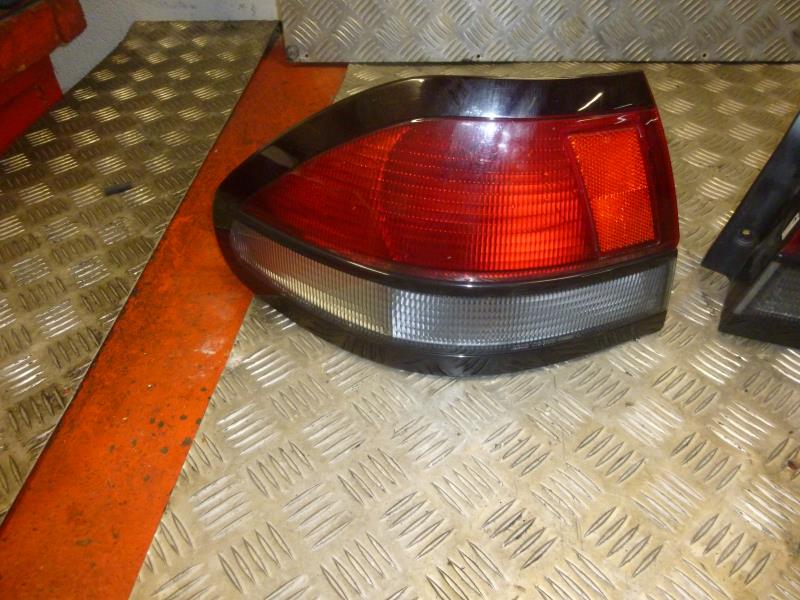 Fanale posteriore principale sinistro (luci)