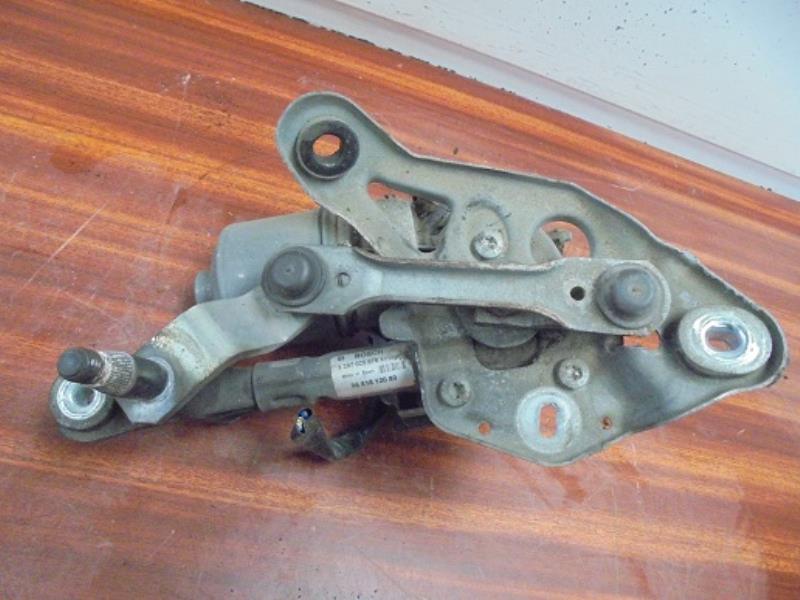 Moteur essuie glace avant droit