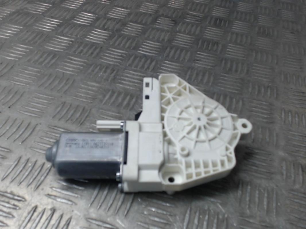 Moteur leve vitre avant droit