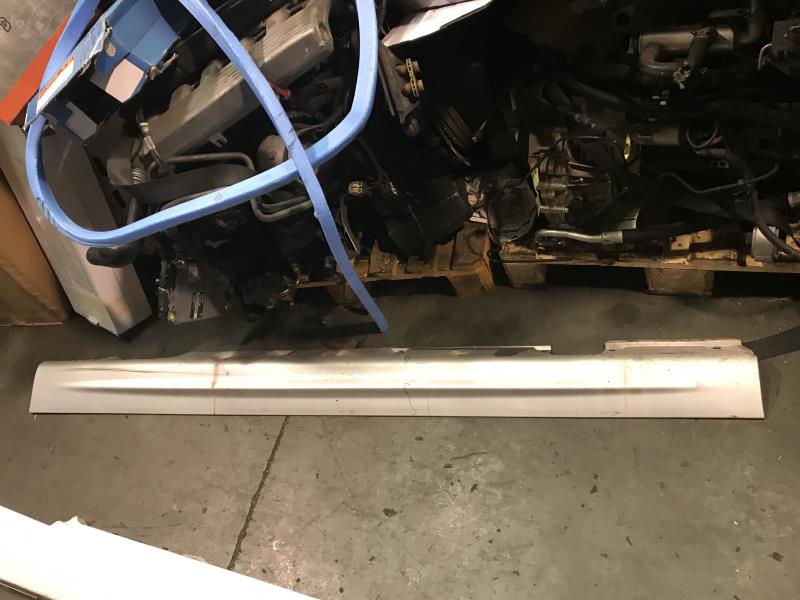 Bas de caisse gauche