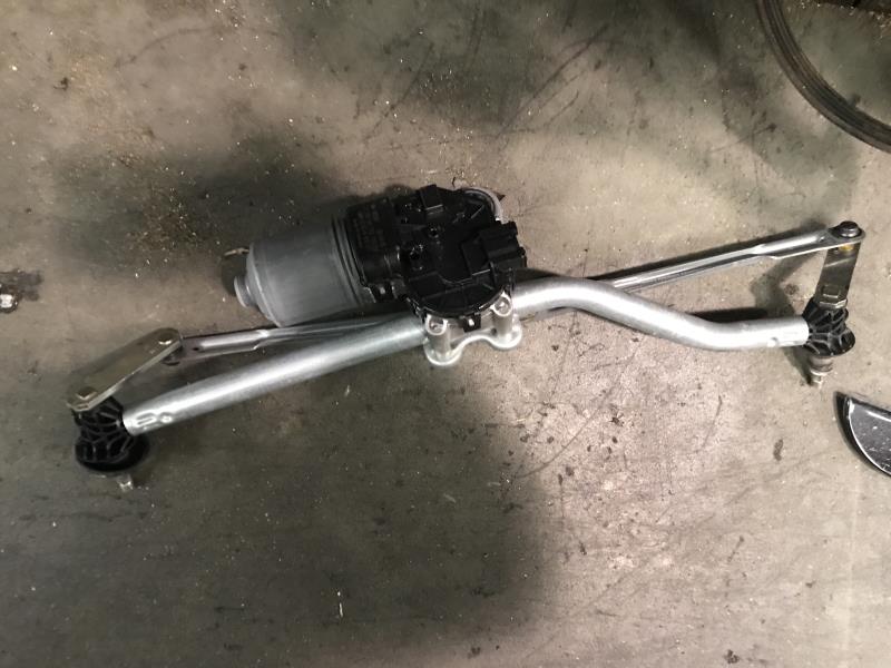 Motore tergicristallo anteriore